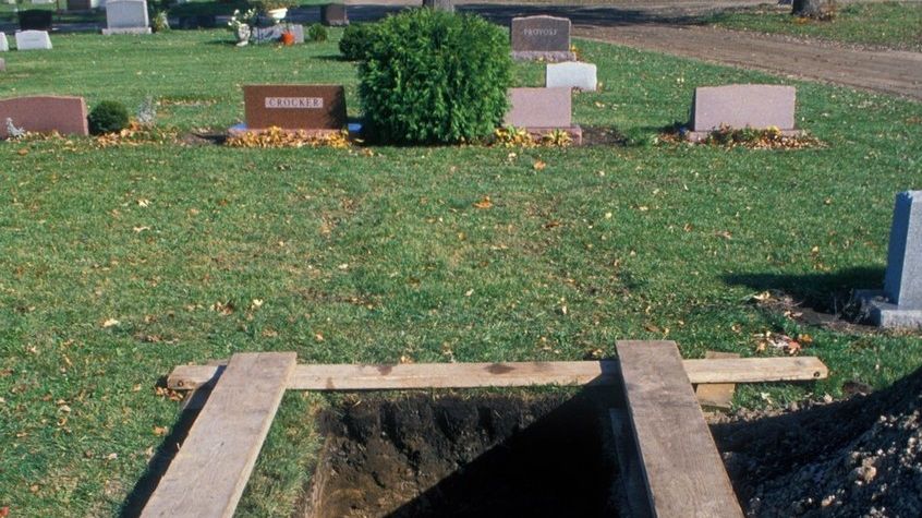 Americký hrobník pohřben zaživa při kopání hrobu